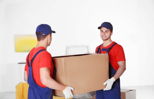 Removal van service in Kingston Vale for local house and flat moves