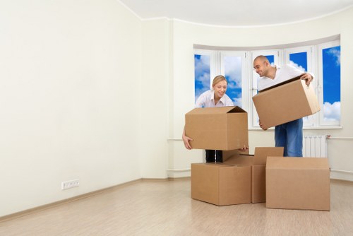 Moving van service for Kingston Vale residential streets