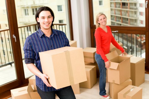 Moving truck delivery and unloading near Kingston Vale homes